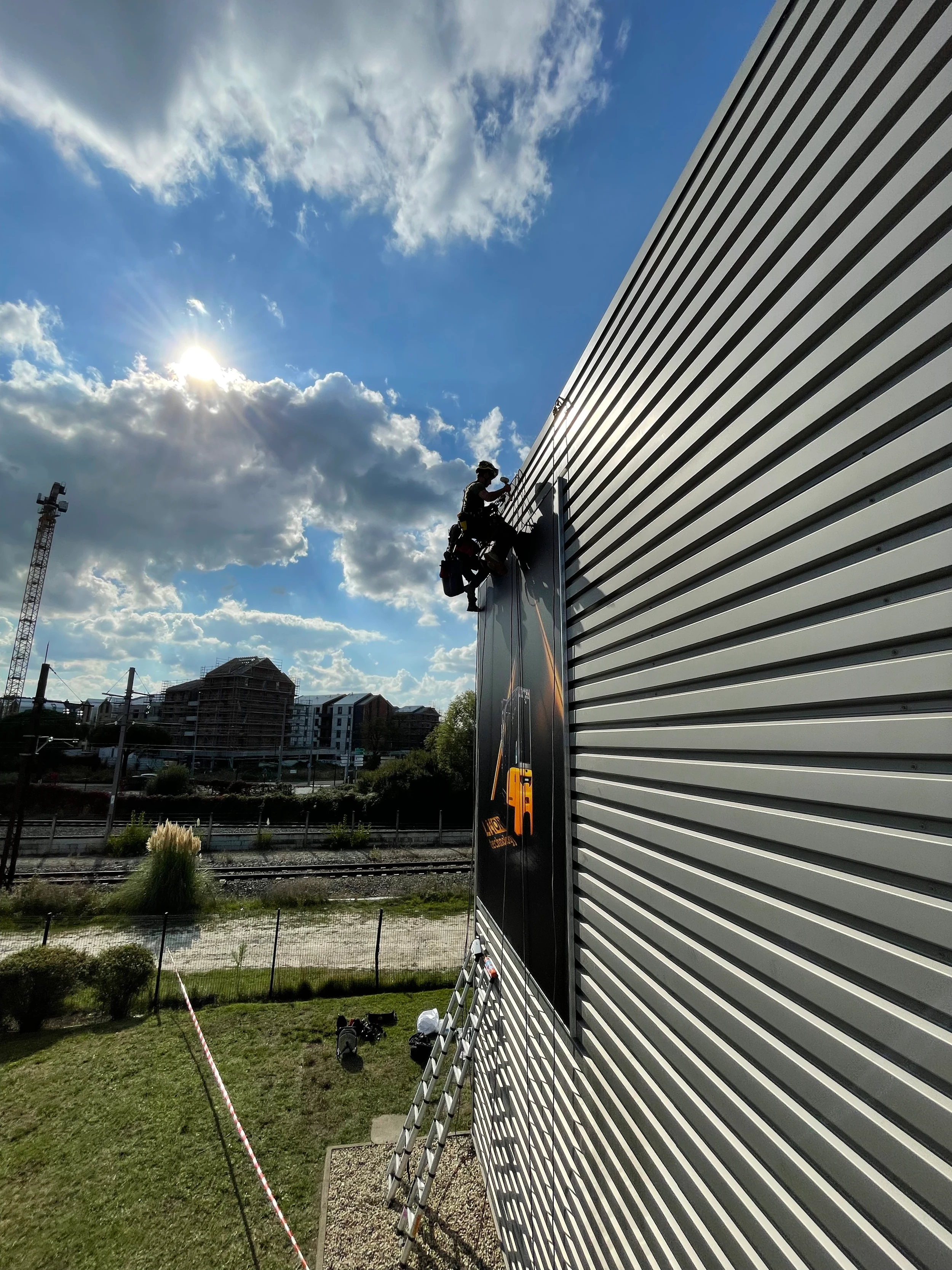 Intervention de cordistes MS Access pour visibilité renouvelée chez JUNGHEINRICH FRANCE SAS à Bruges (bâtiment) – 7